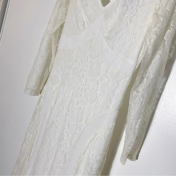 Ark & Co. Long Sleeve Floral Wedding Dress with Train | US Size S - Picture 2 of 13